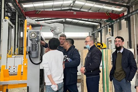 俄羅斯客戶(hù)來(lái)我司工廠參觀考察